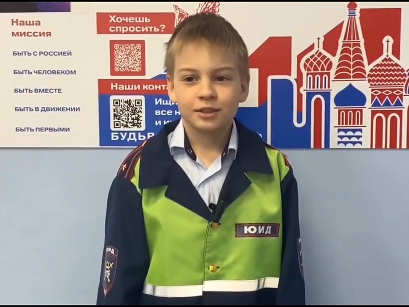 Дорогие женщины, отряд ЮИД нашей школы сердечно поздравляет вас с Международным женским днём — 8 марта!.